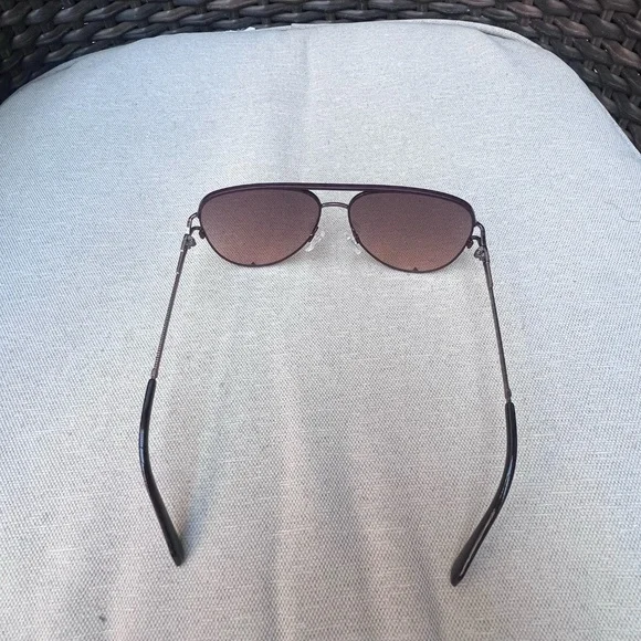 QUAY AUSTRALIA HIGH KEY TWIST SUNGLASSES - Picture 7 of 11